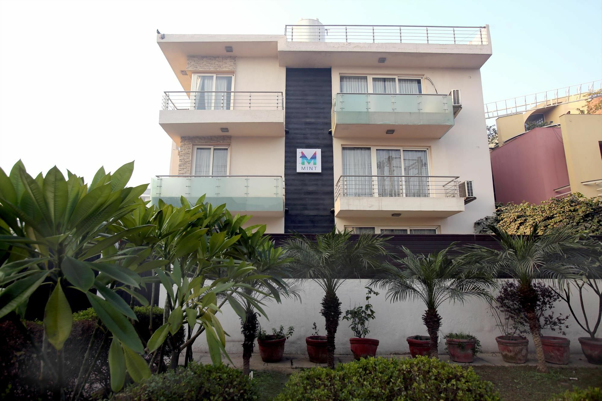 Mint Moulsari Suites Gurgaon Exteriör bild